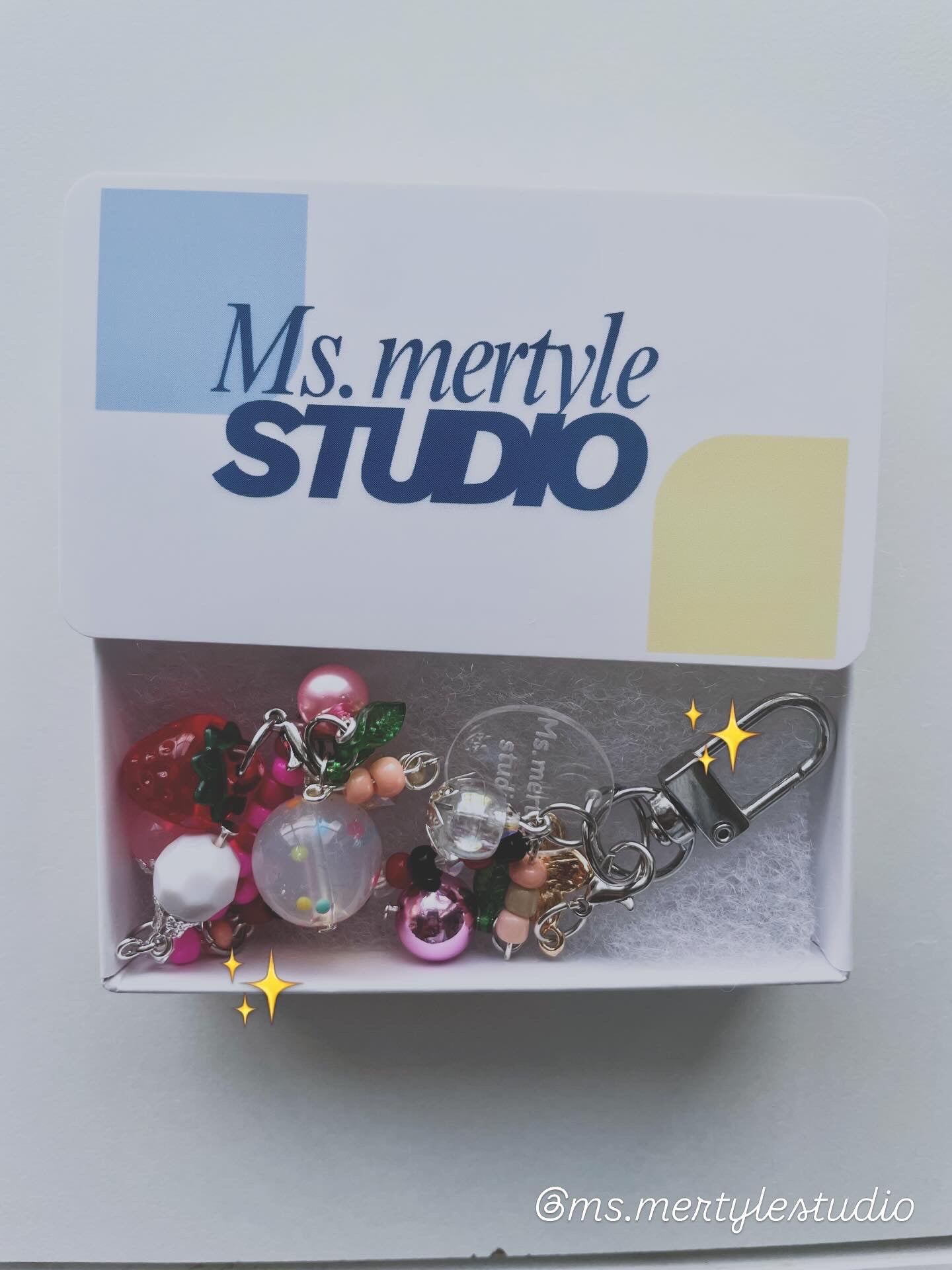 STRAWBERRY BAG KEYCHAIN